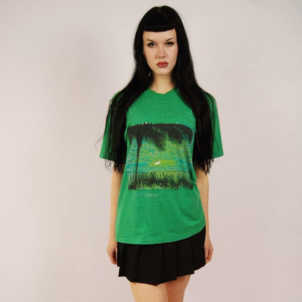 80s California T-shirt (M) vintage green paper thin distressed beach surf sunset